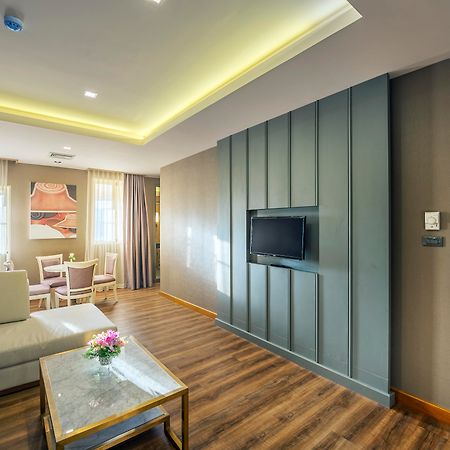 Royal Rattanakosin Hotel Sha Plus Bangkok Exterior photo