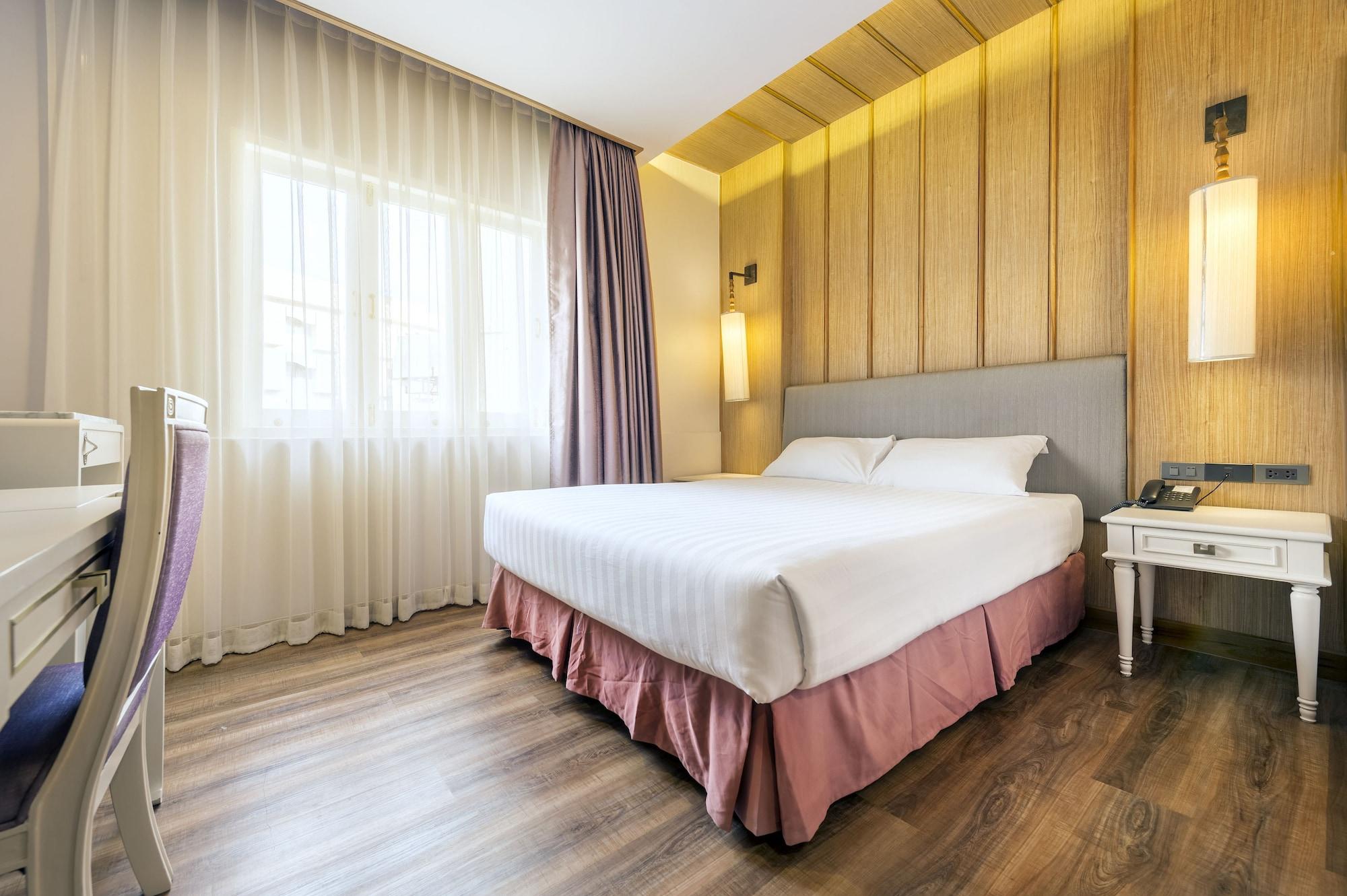 Royal Rattanakosin Hotel Sha Plus Bangkok Exterior photo