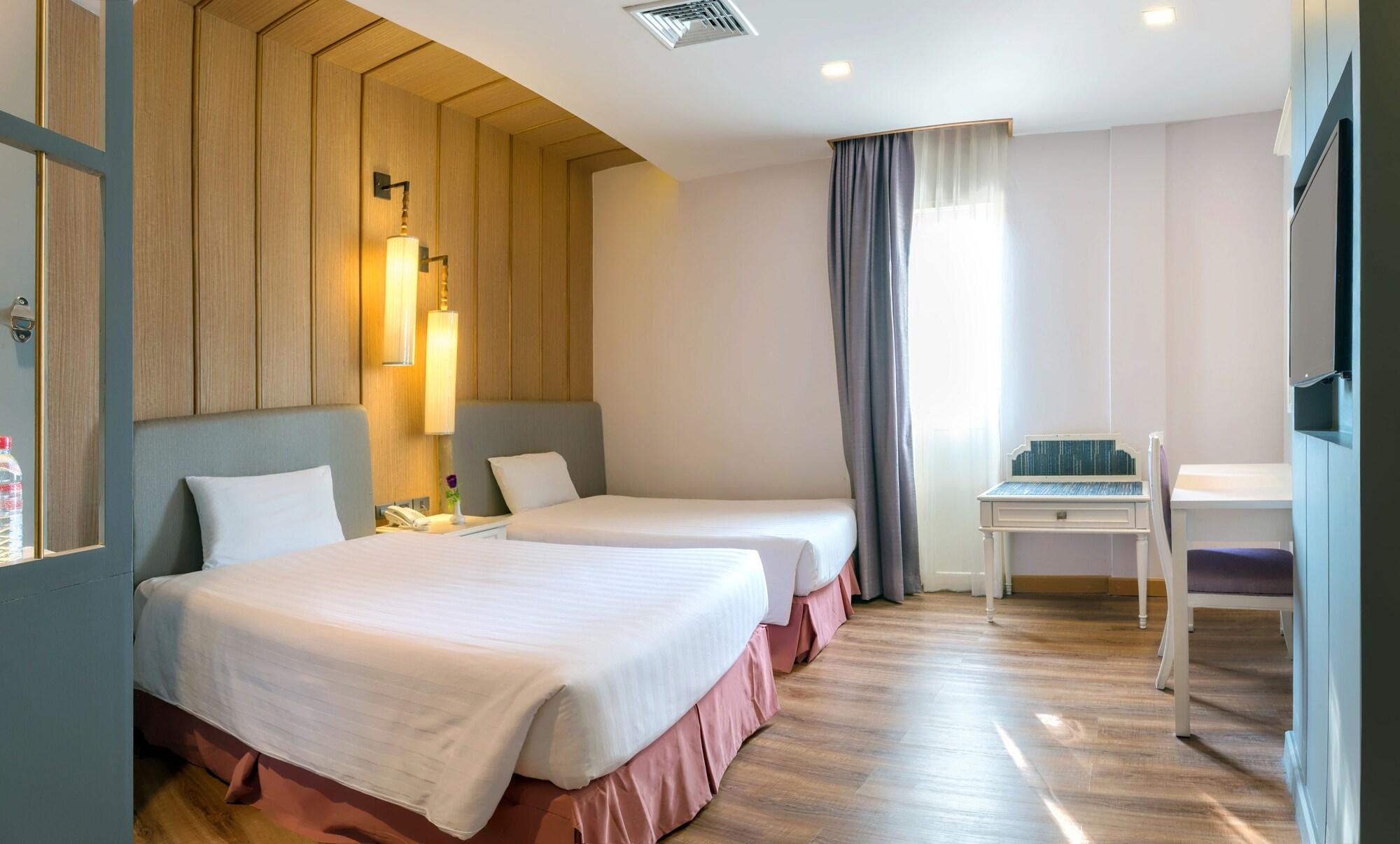 Royal Rattanakosin Hotel Sha Plus Bangkok Exterior photo