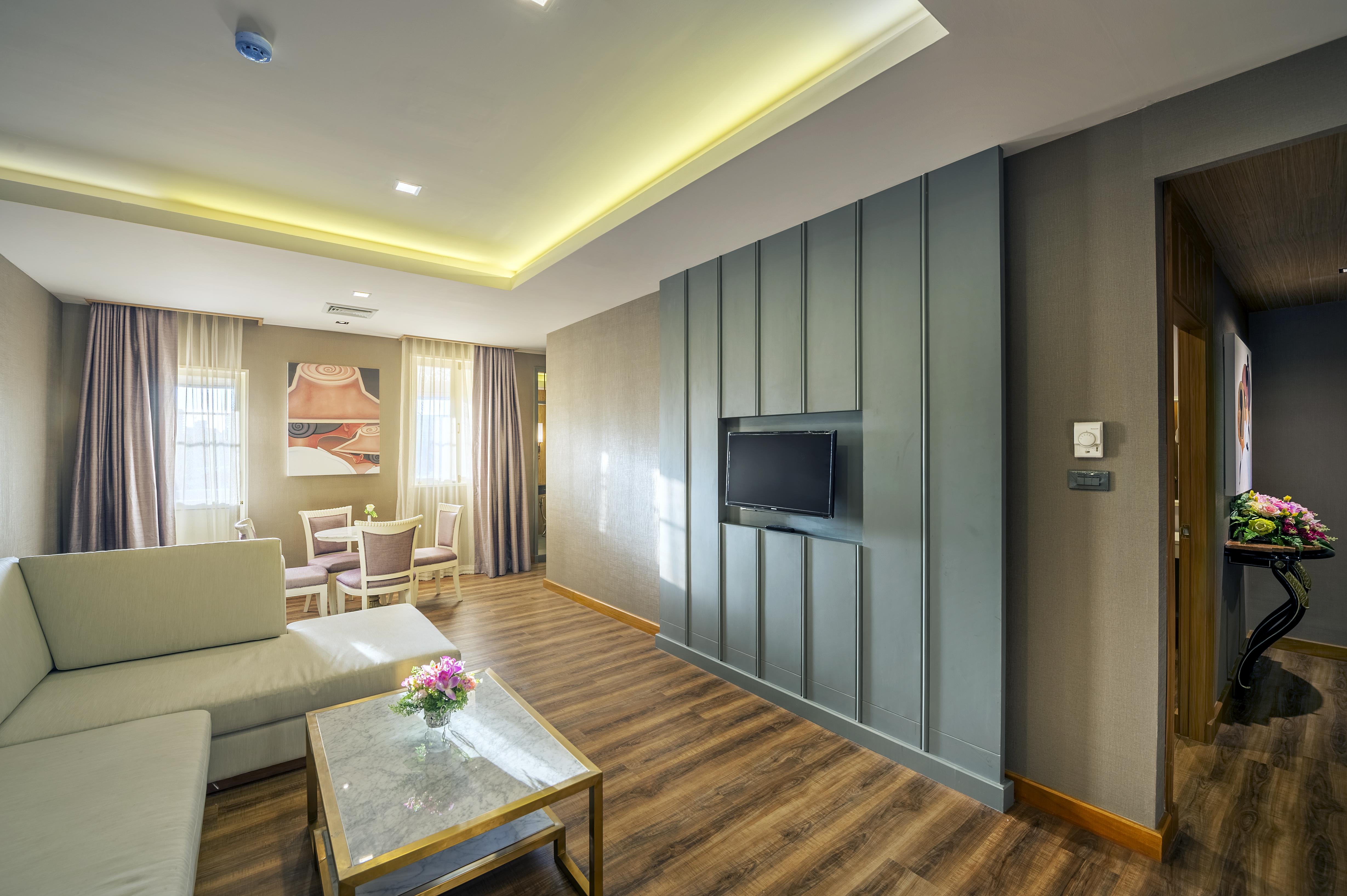 Royal Rattanakosin Hotel Sha Plus Bangkok Exterior photo