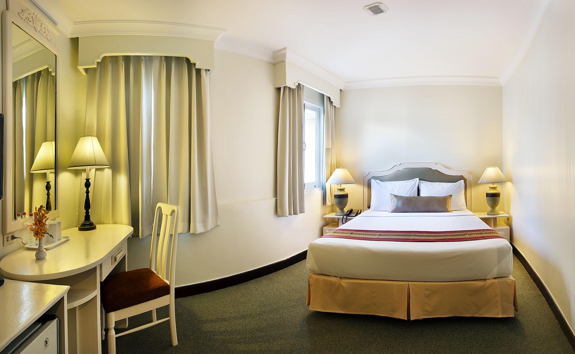 Royal Rattanakosin Hotel Sha Plus Bangkok Exterior photo