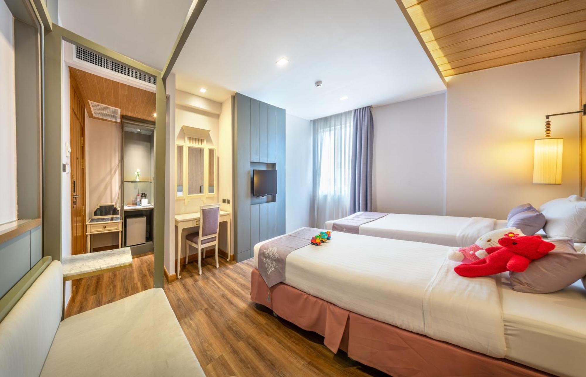 Royal Rattanakosin Hotel Sha Plus Bangkok Exterior photo