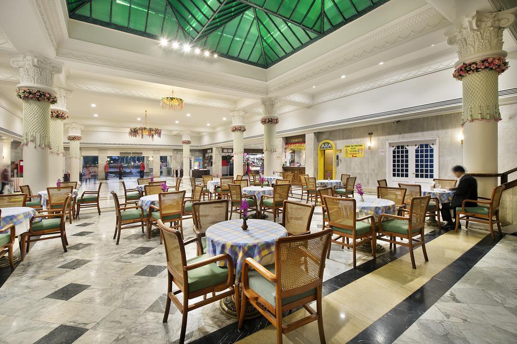 Royal Rattanakosin Hotel Sha Plus Bangkok Exterior photo